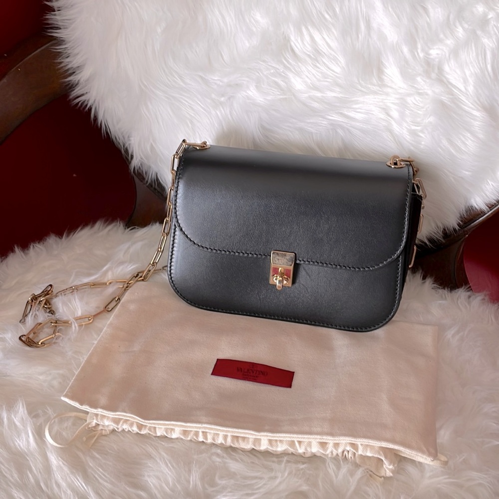 100% AUTHENTIC VALENTINO GARAVANI HANDBAG IN BLACK LEATHER AND HOLD HARDWARE